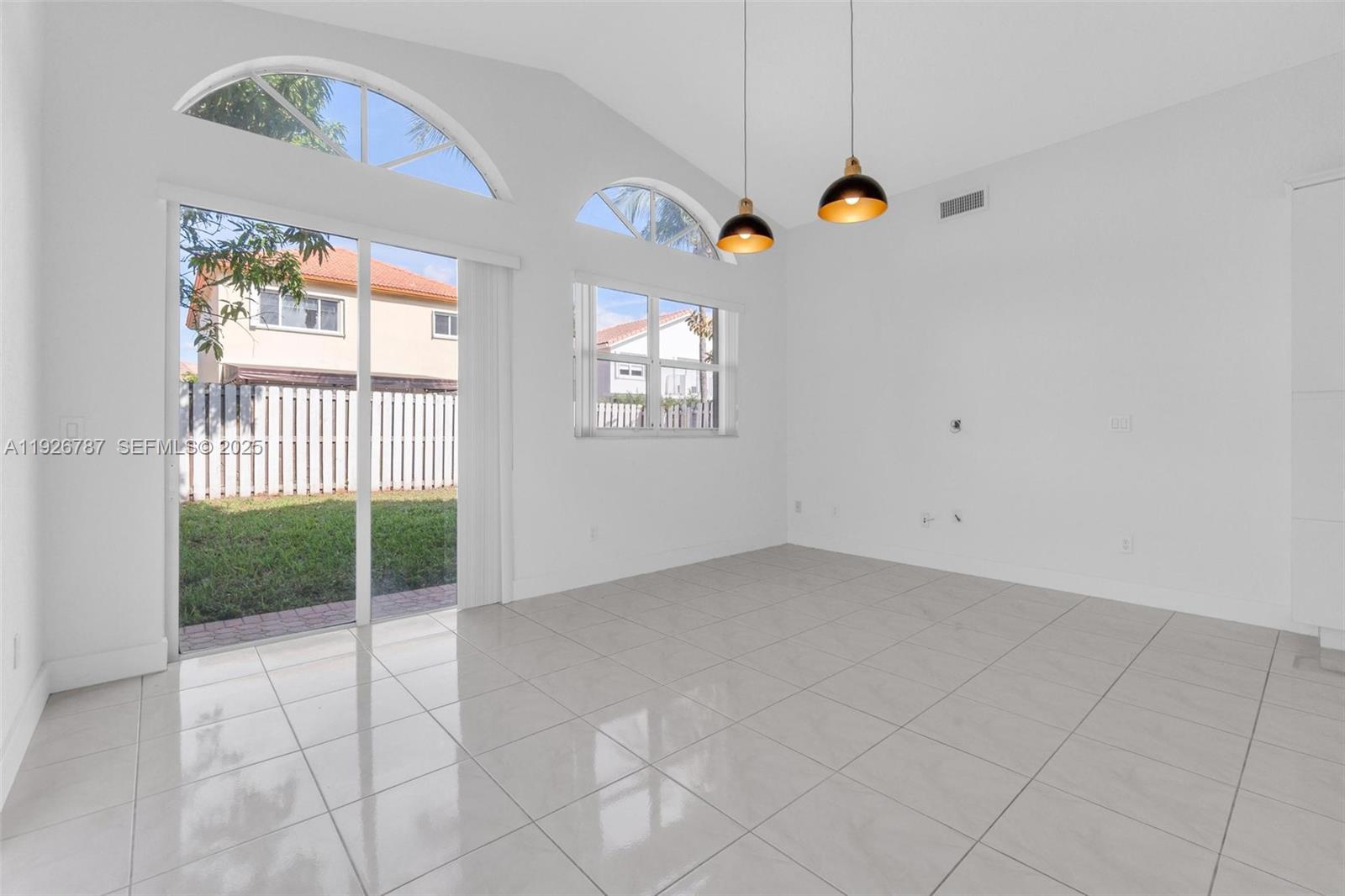 DORAL ISLES-ANTILLES - Residential
