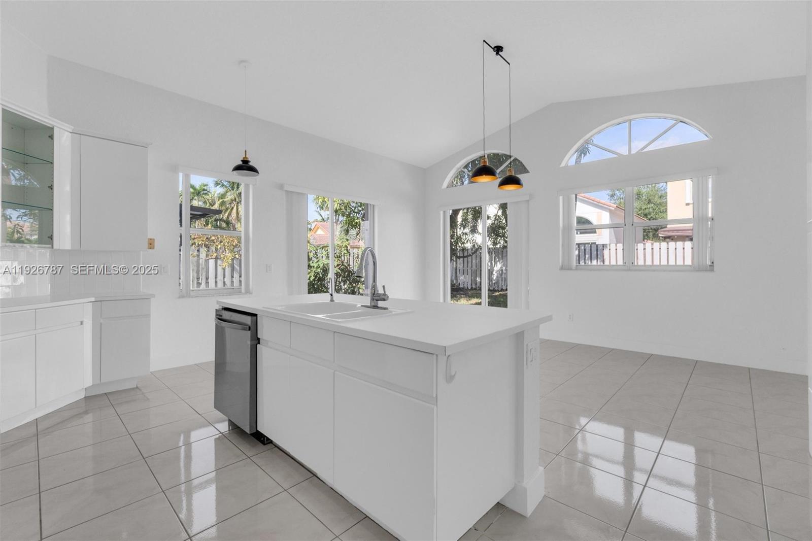DORAL ISLES-ANTILLES - Residential