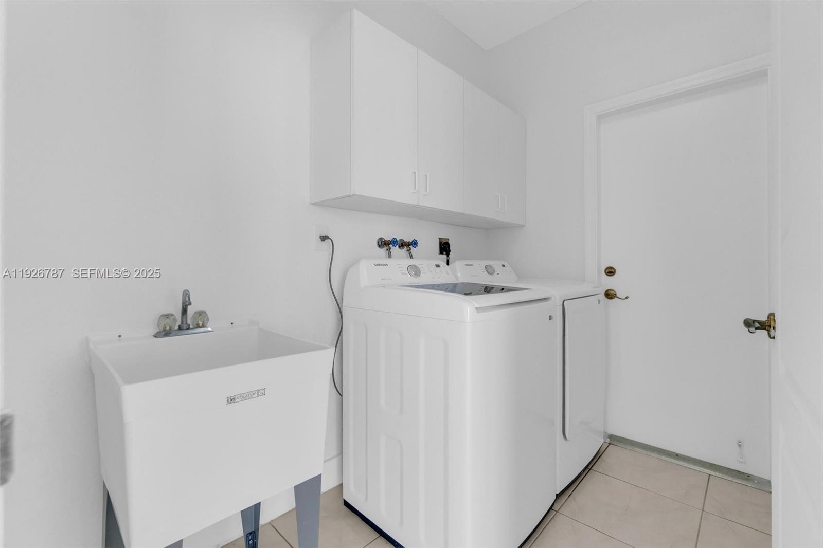 DORAL ISLES-ANTILLES - Residential