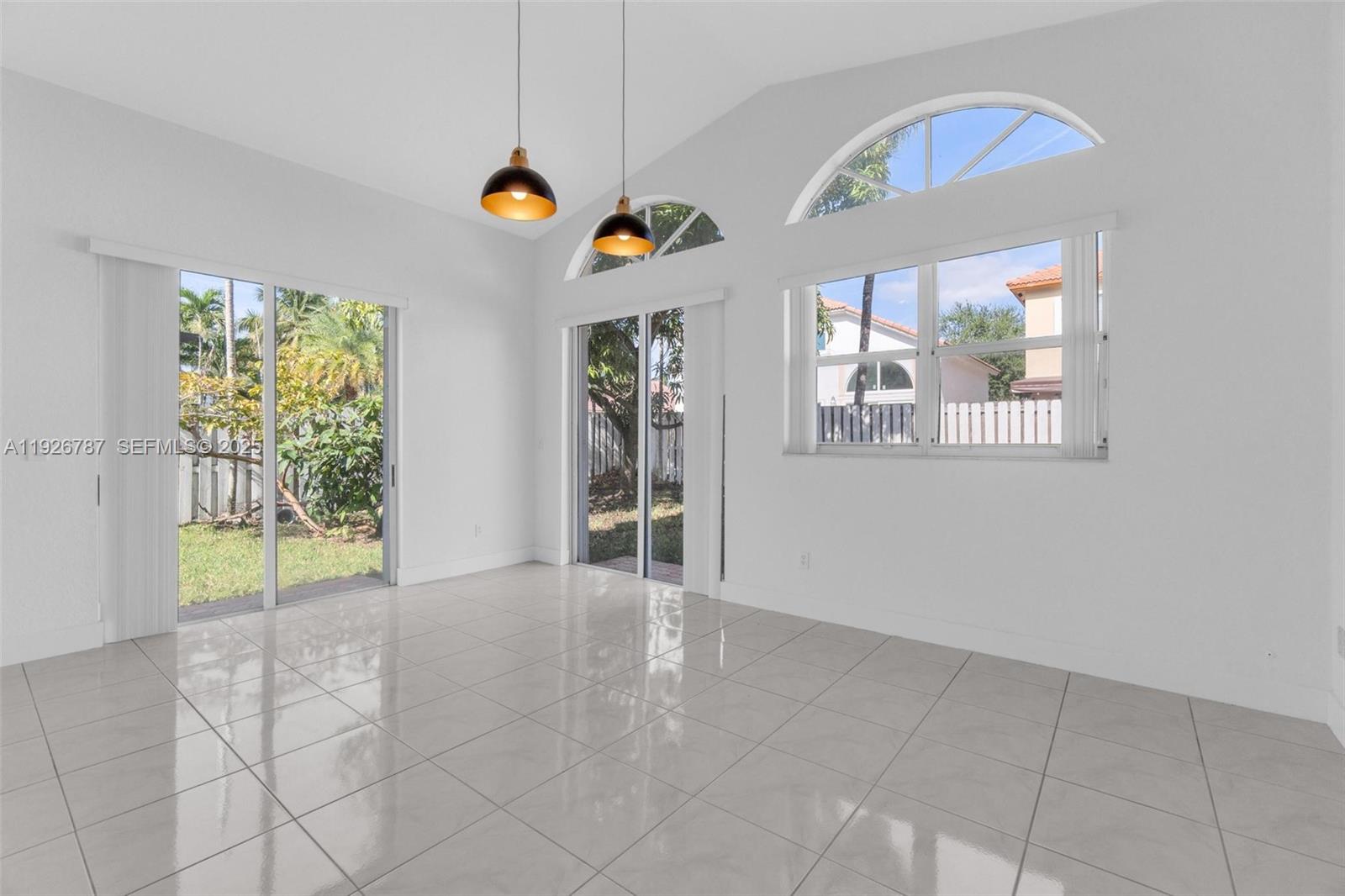 DORAL ISLES-ANTILLES - Residential