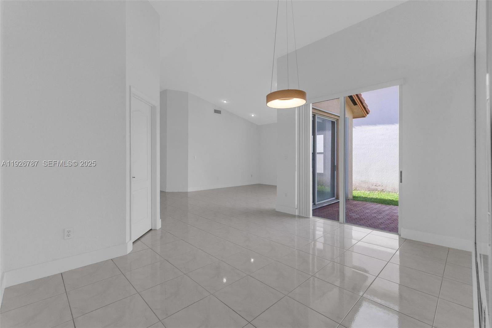 DORAL ISLES-ANTILLES - Residential