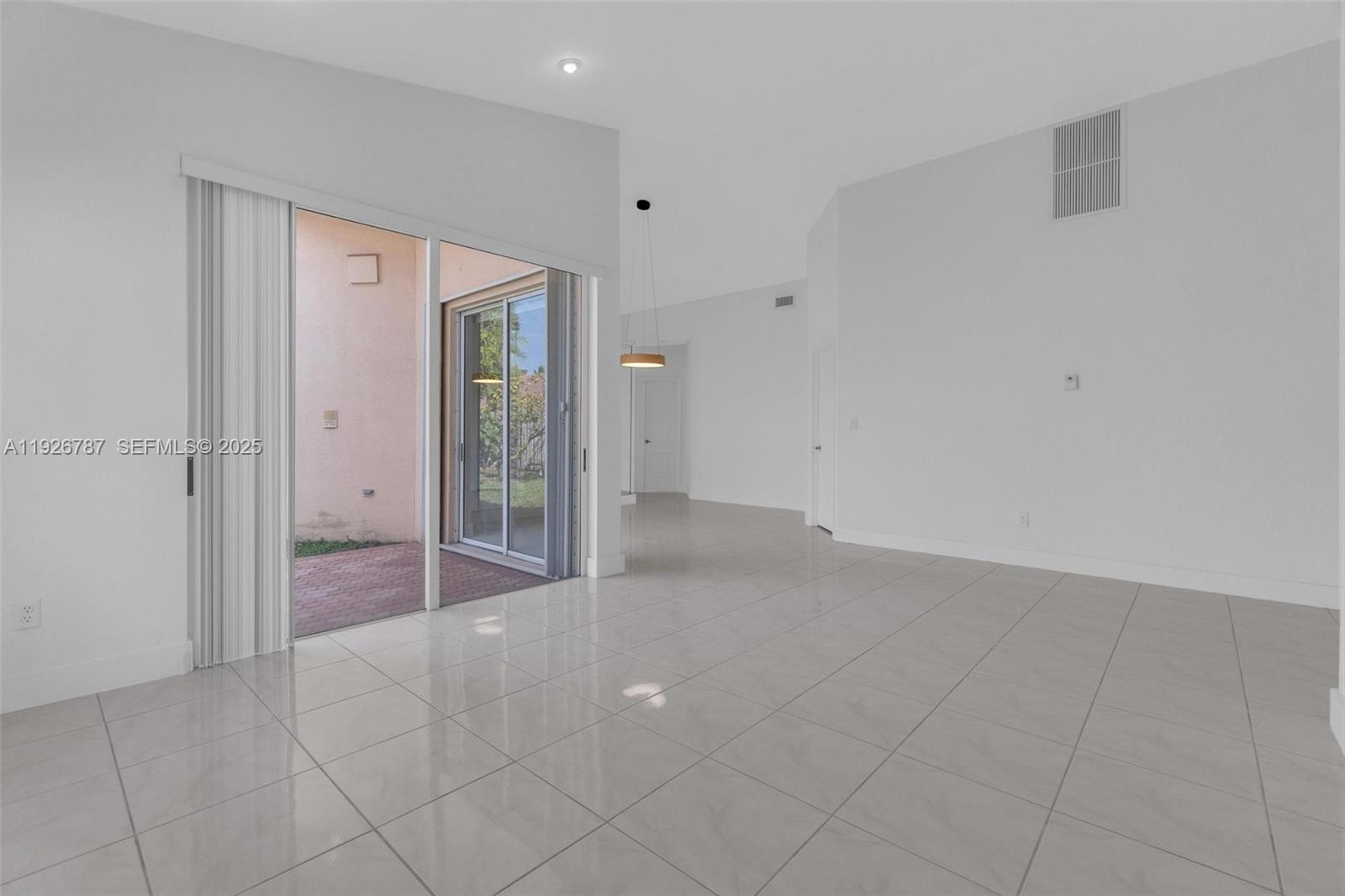 DORAL ISLES-ANTILLES - Residential