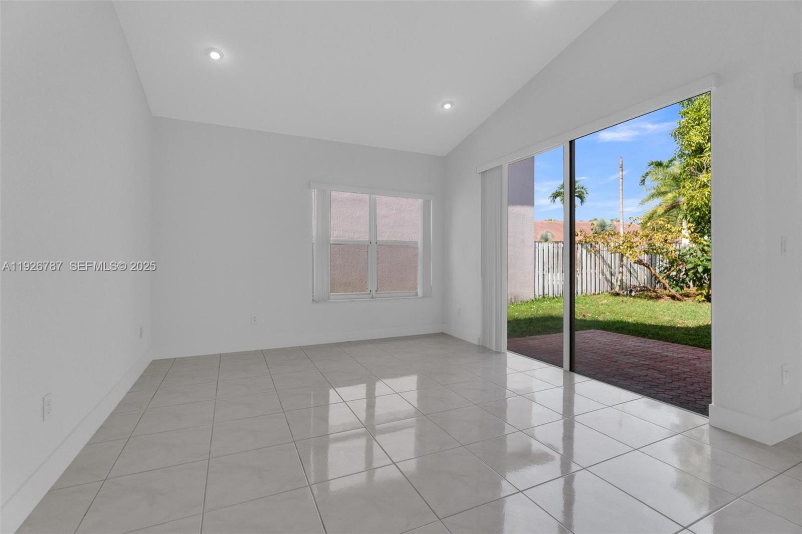 DORAL ISLES-ANTILLES - Residential