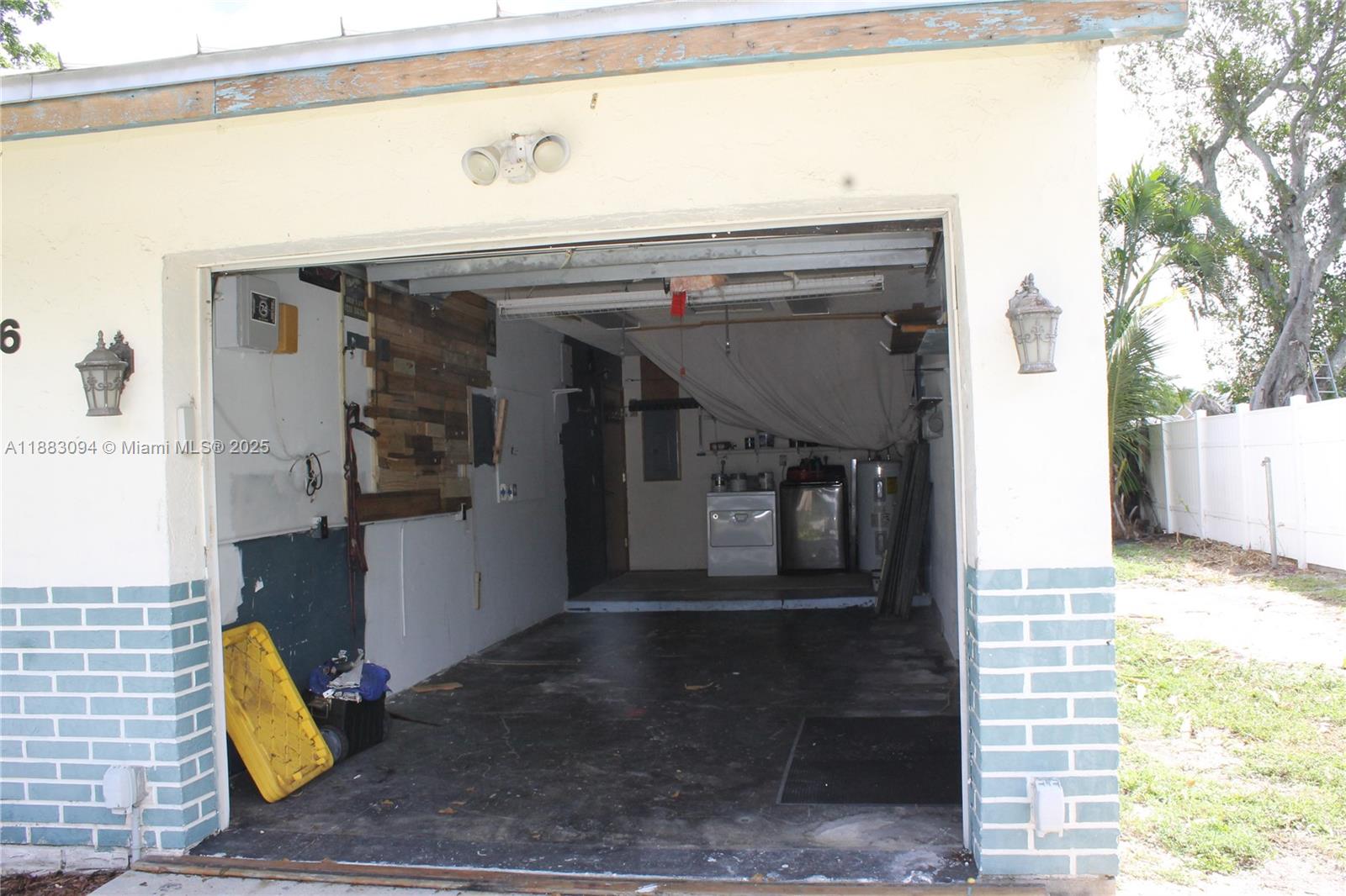 PALM BEACH VILLAS II PL 2 - Residential Lease