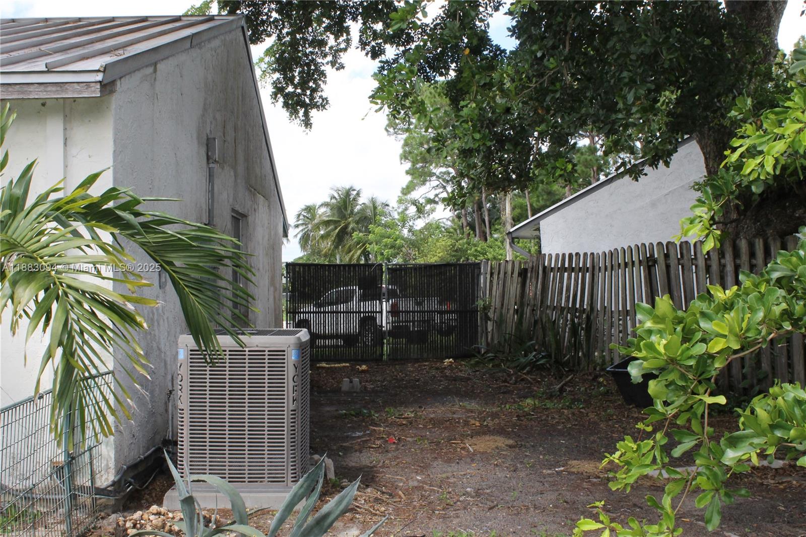 PALM BEACH VILLAS II PL 2 - Residential Lease