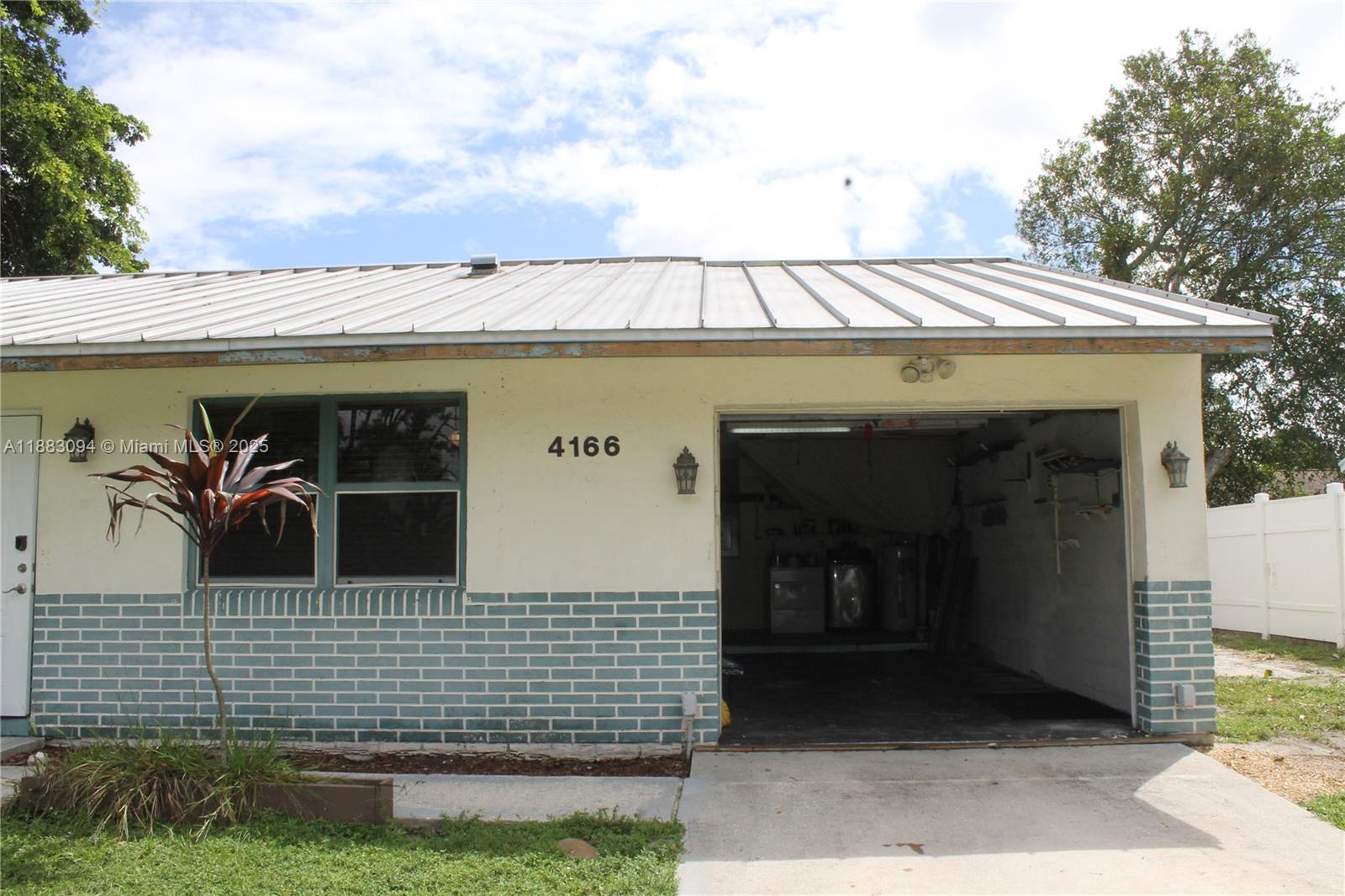 PALM BEACH VILLAS II PL 2 - Residential Lease