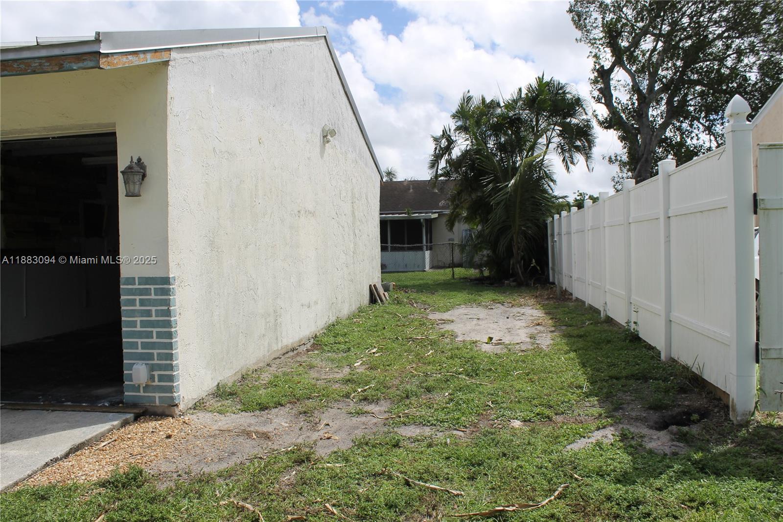 PALM BEACH VILLAS II PL 2 - Residential Lease
