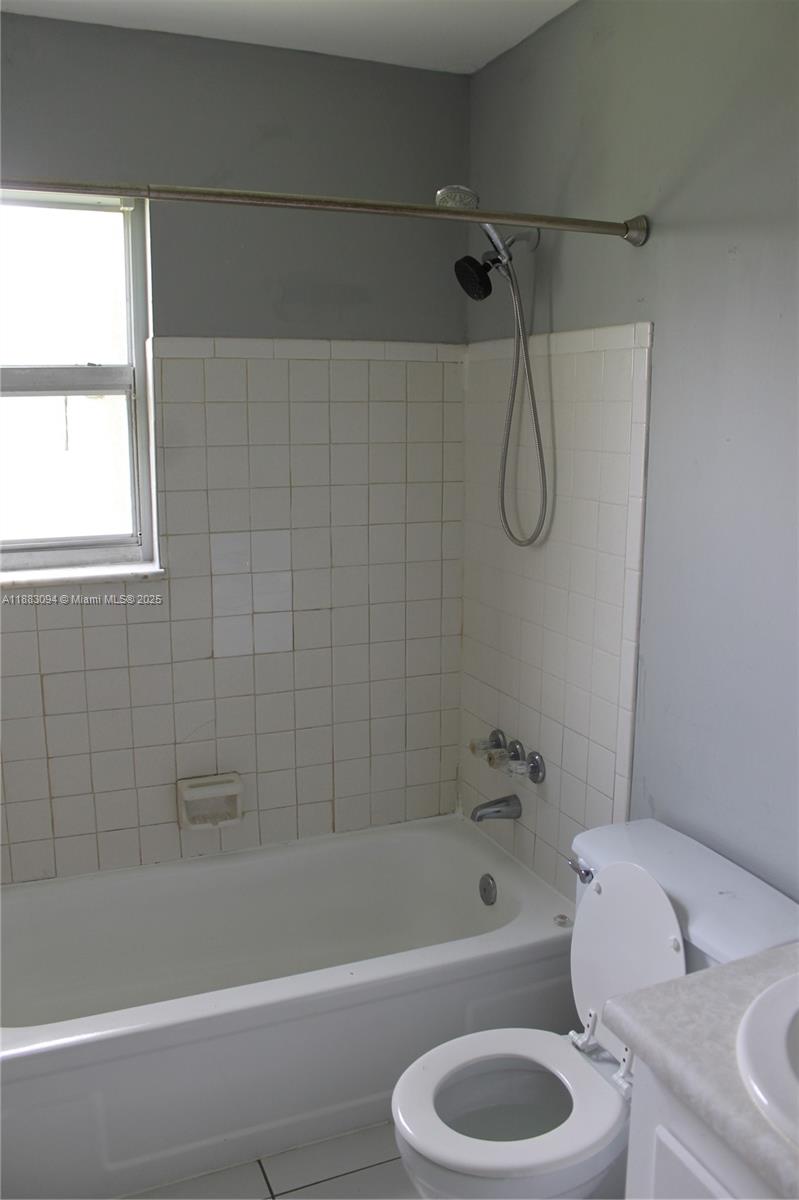 PALM BEACH VILLAS II PL 2 - Residential Lease