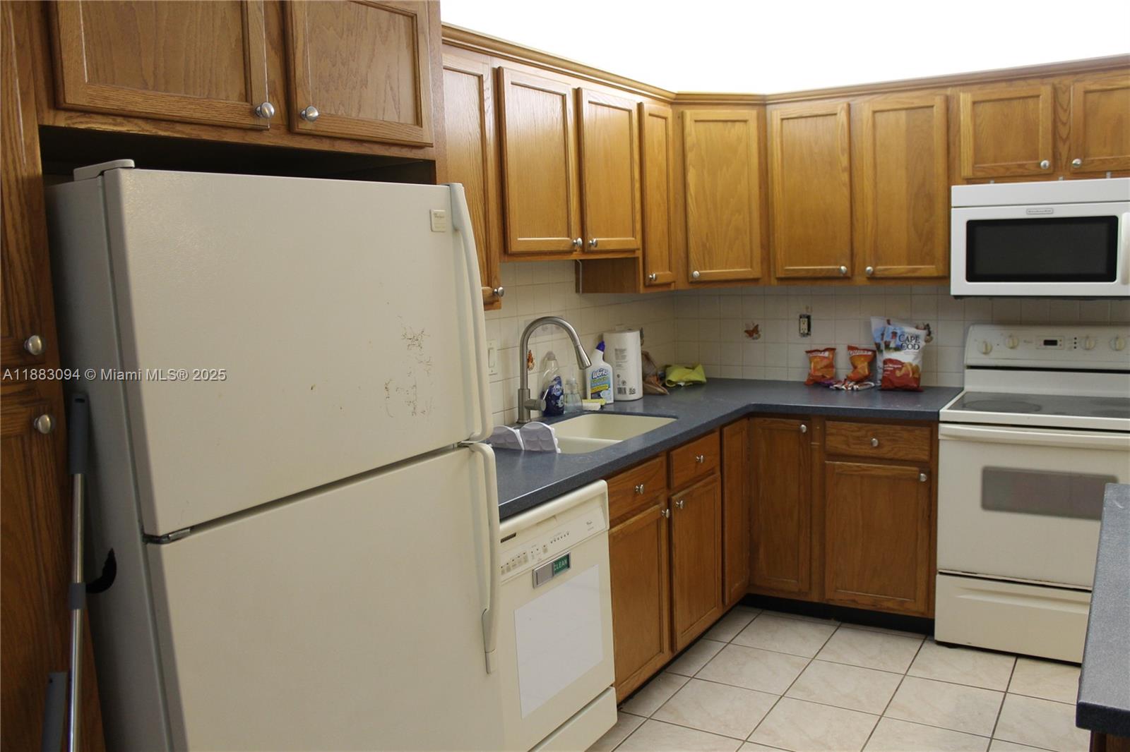 PALM BEACH VILLAS II PL 2 - Residential Lease