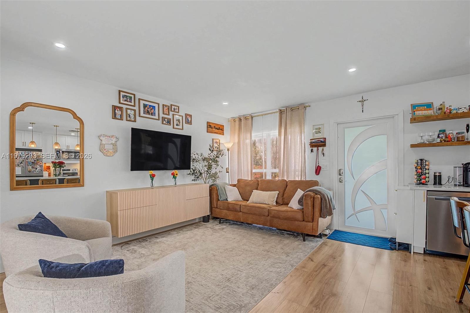 RICHMOND TOWNHOUSE - Residential