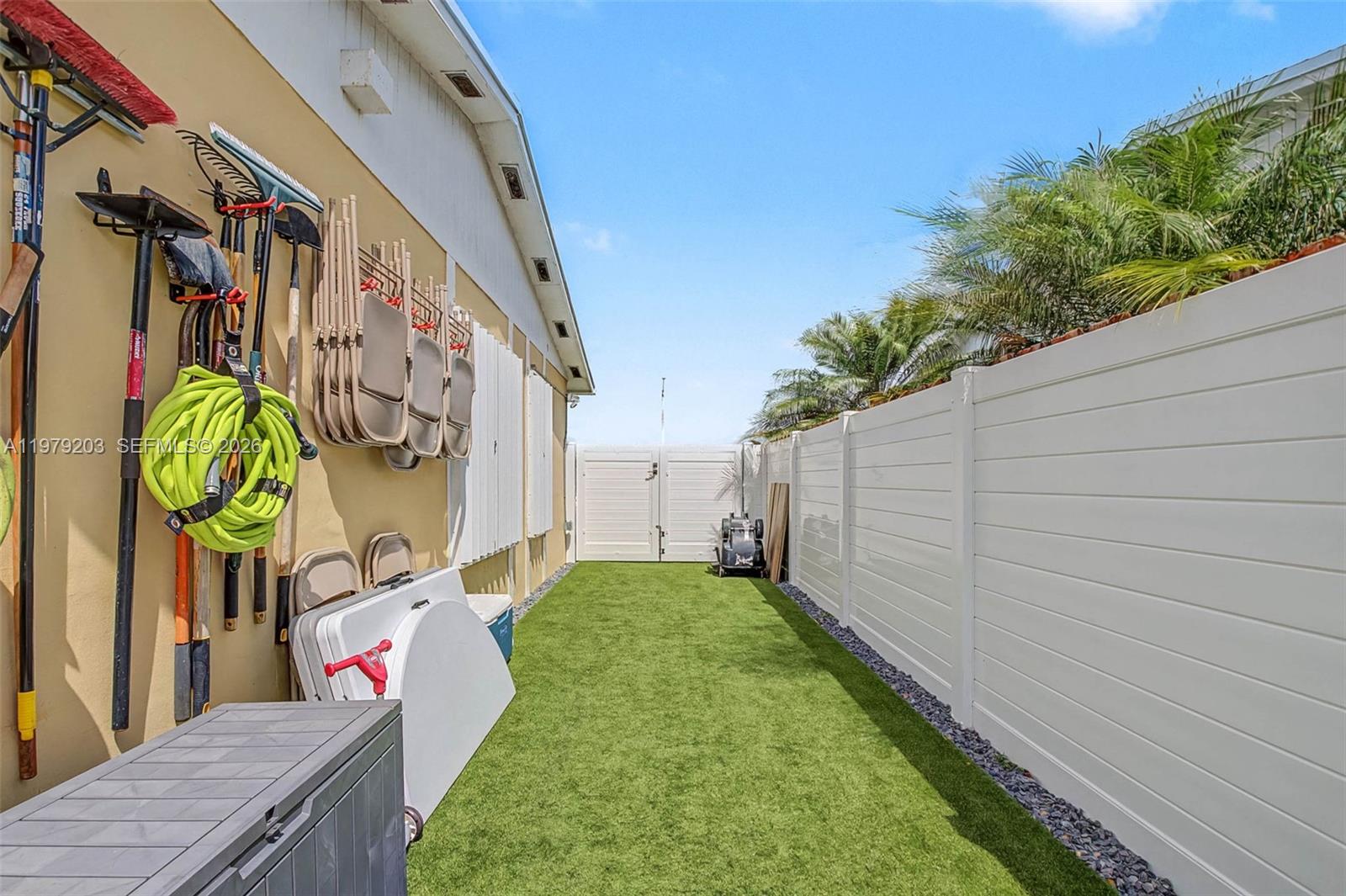 RICHMOND TOWNHOUSE - Residential