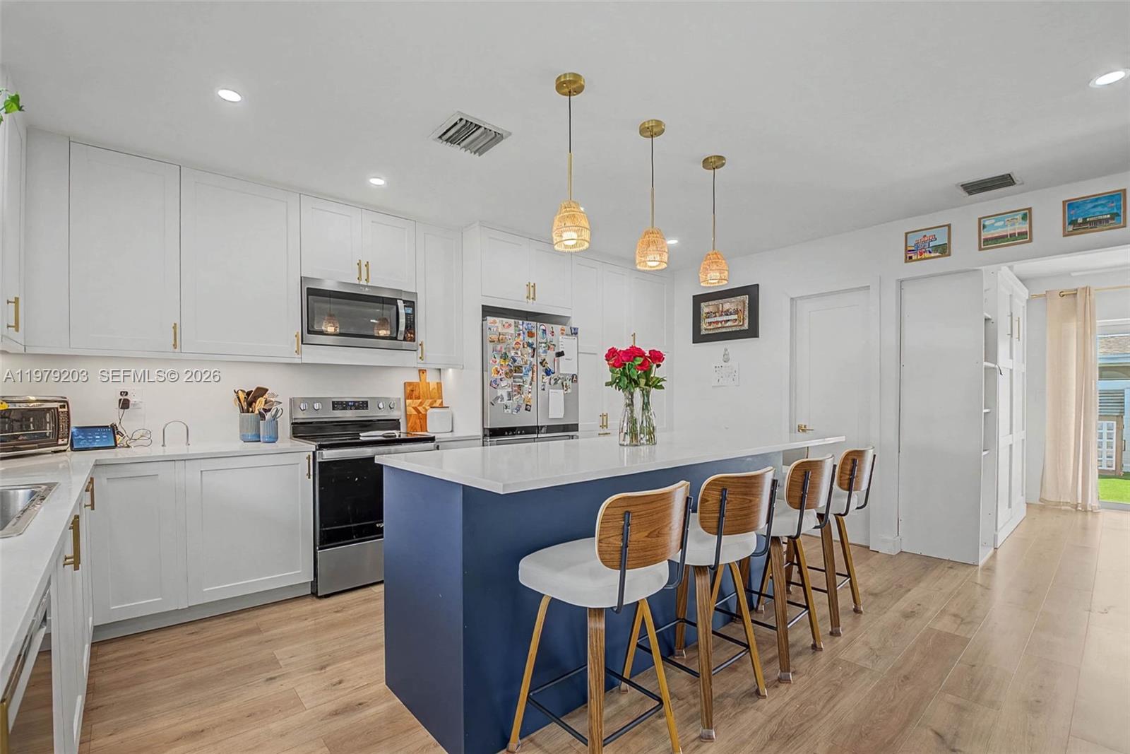 RICHMOND TOWNHOUSE - Residential