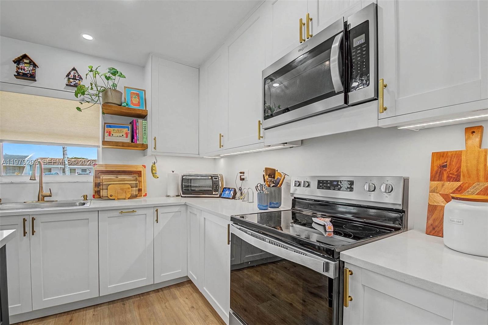 RICHMOND TOWNHOUSE - Residential