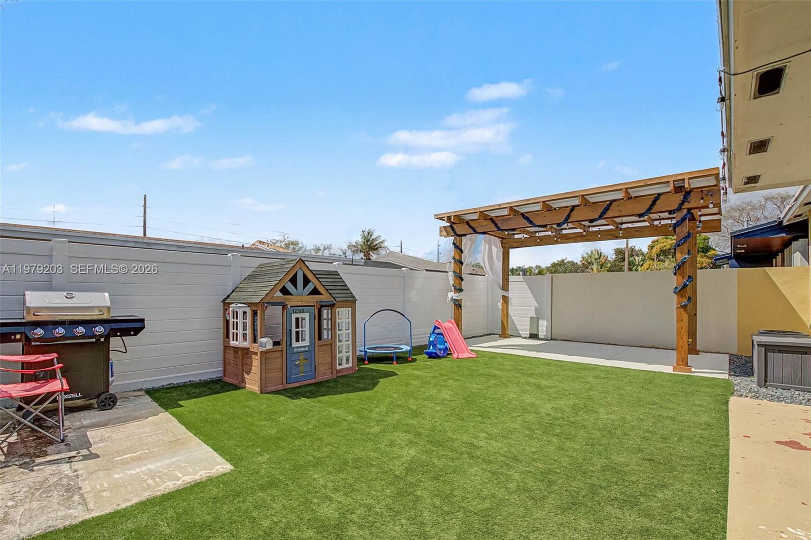 RICHMOND TOWNHOUSE - Residential