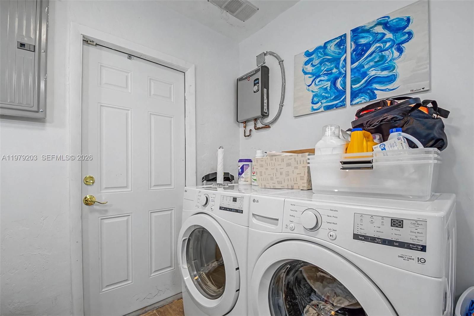 RICHMOND TOWNHOUSE - Residential