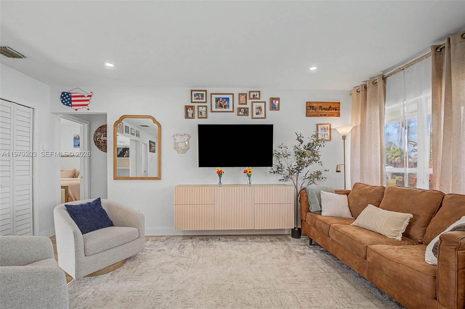 RICHMOND TOWNHOUSE - Residential