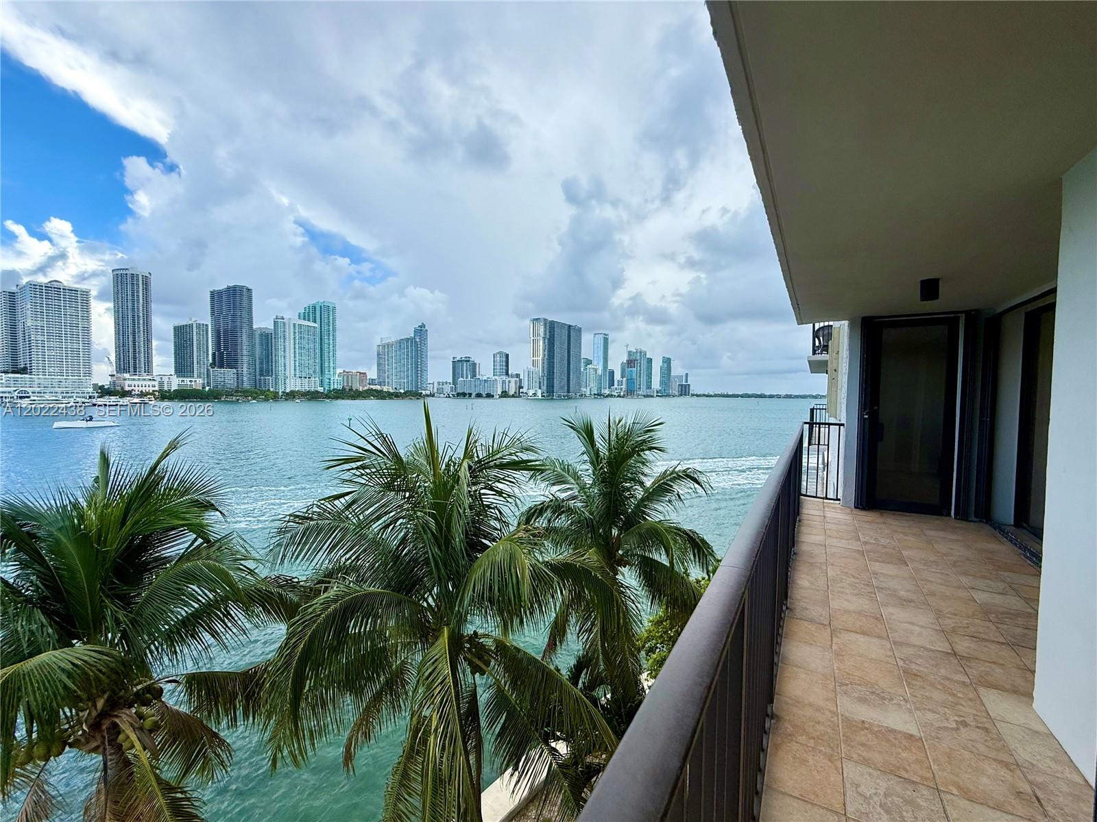 801 N Venetian Dr 408