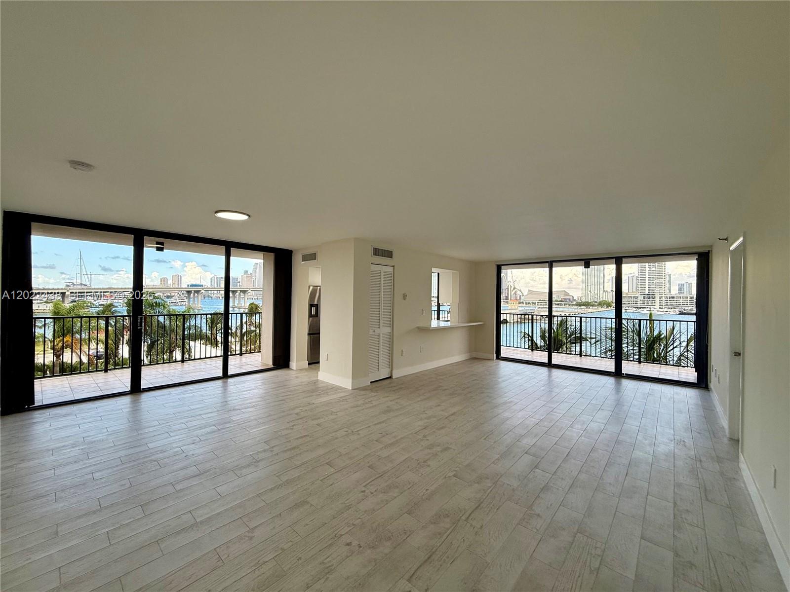 801 N Venetian Dr 408