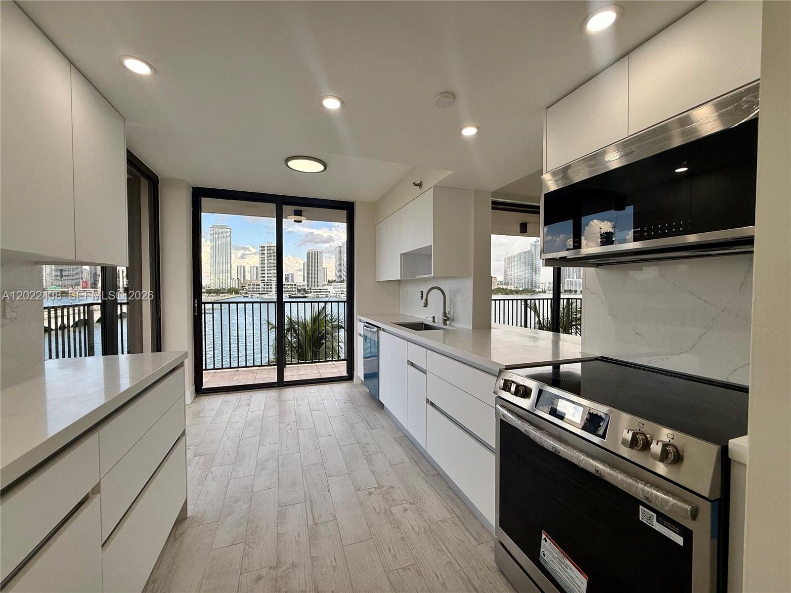 801 N Venetian Dr 408