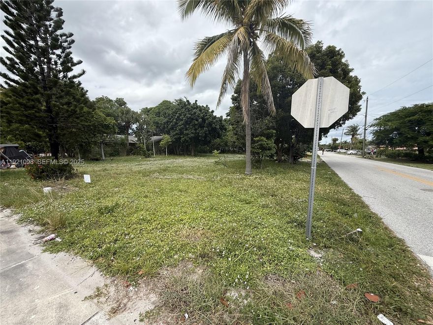 Great development opportunity in the heart of Pompano Beach! Vacant lot with RD-1 zoning, allowing for the construction of a single-family home or duplex. Ideal for builders or investors looking to develop in a rapidly growing area. Centrally located near major roads, schools, shopping, dining, and just minutes from the beach. Don’t miss this versatile property with excellent potential!