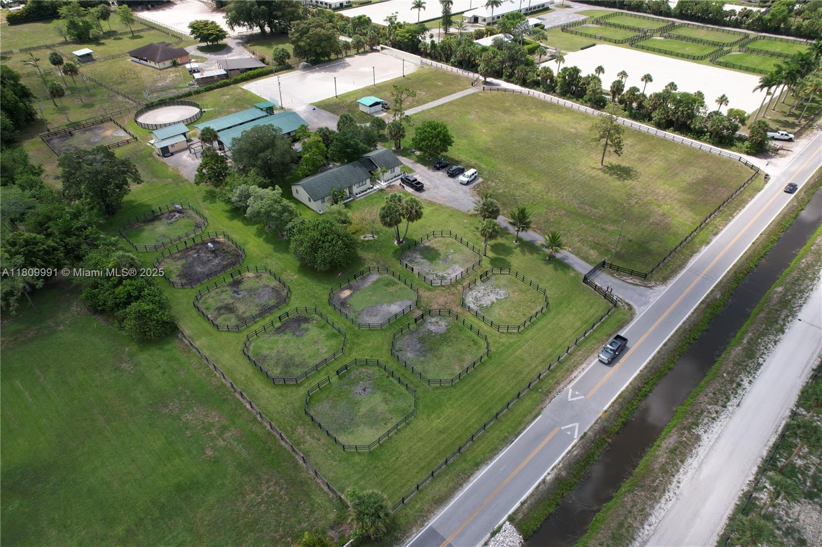 LOXAHATCHEE GROVES - Residential