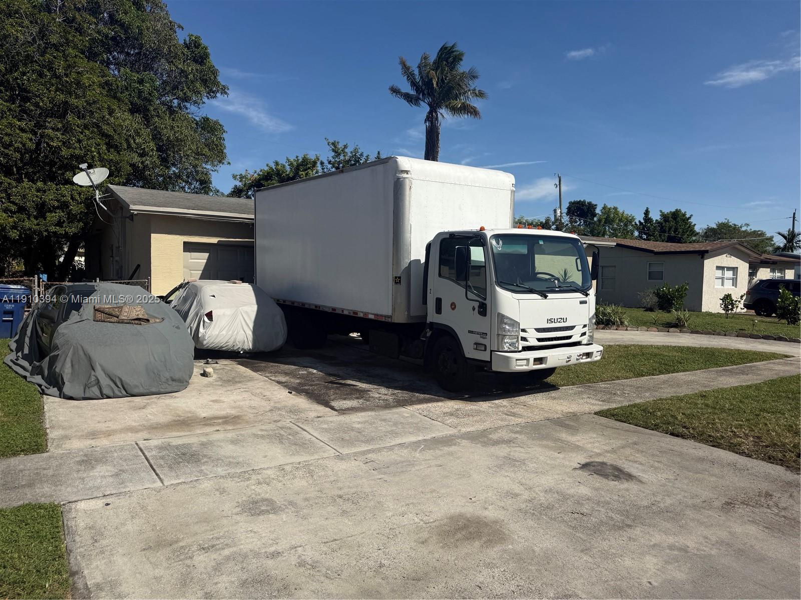 4741 NW 18th St, Lauderhill, FL, 33313/$447,000 2 4741 NW 18th St