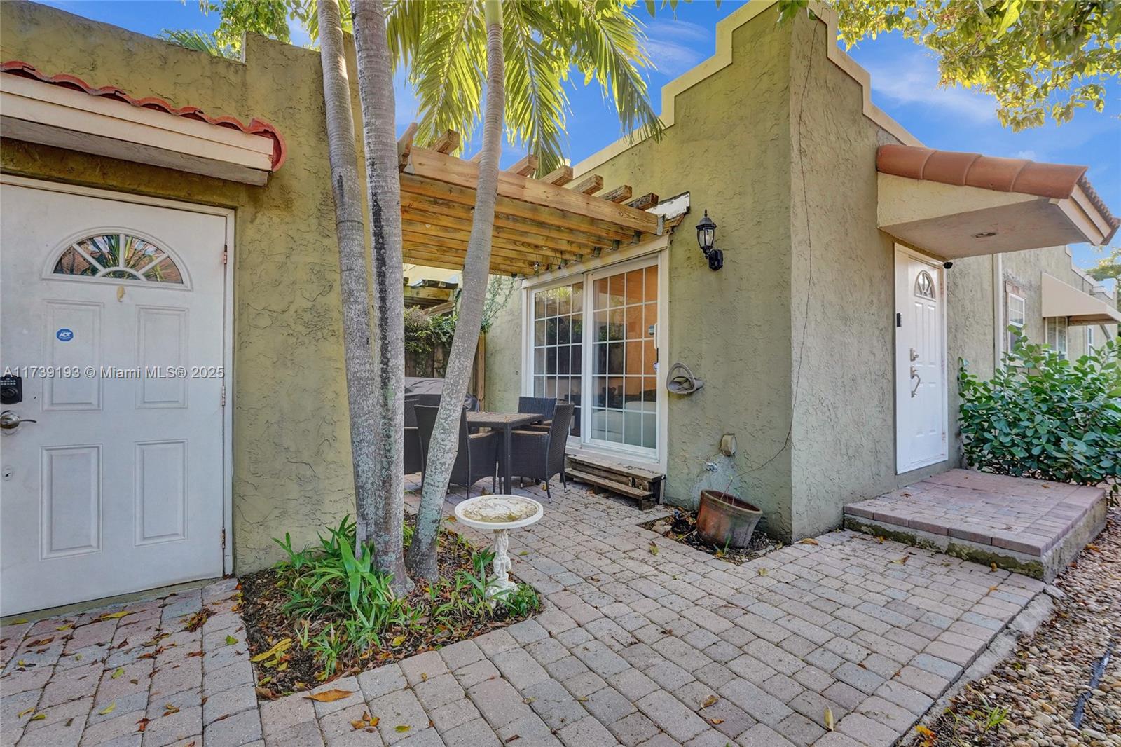 725 NW 1st Ave 725