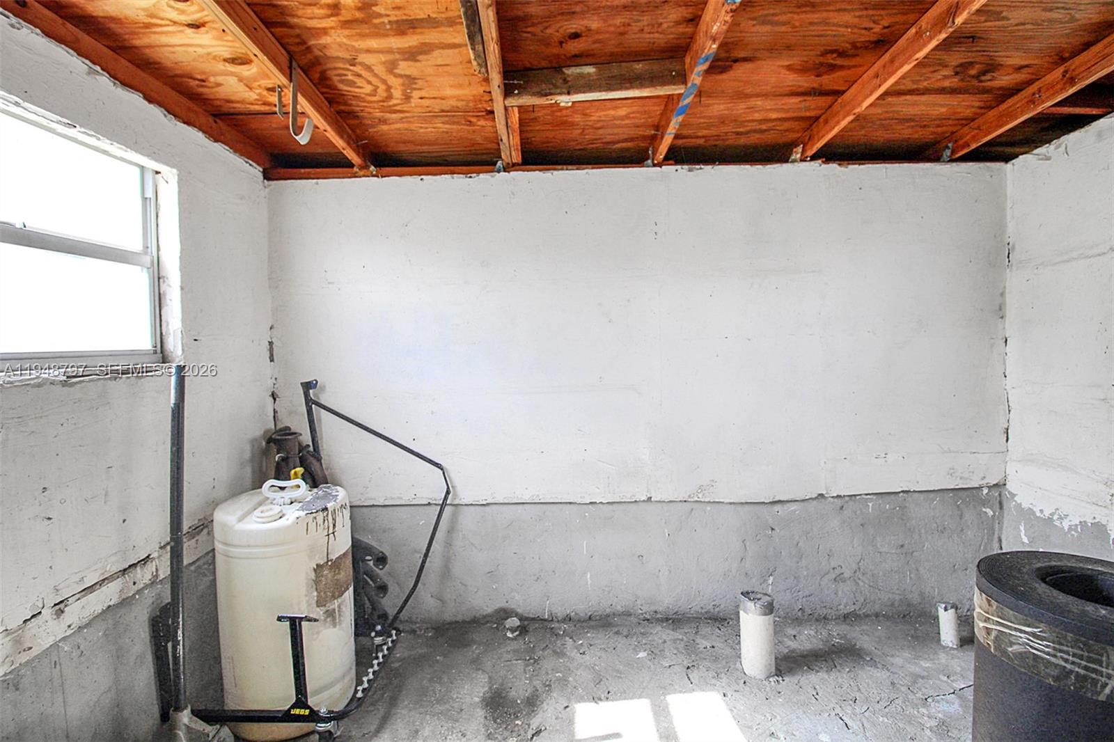 BREEZYWAY MANOR SECOND AD - Residential