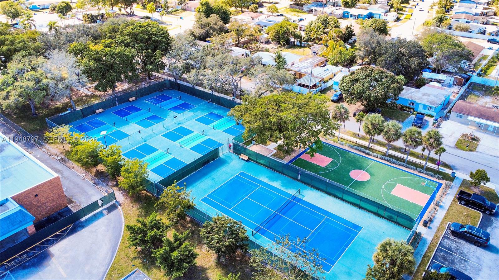 BREEZYWAY MANOR SECOND AD - Residential