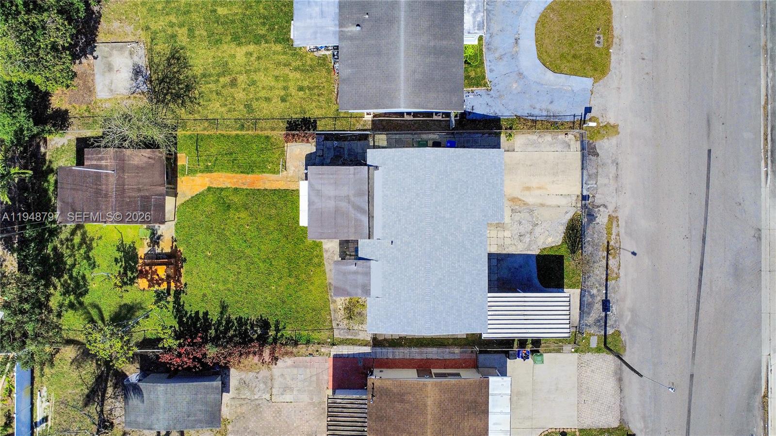 BREEZYWAY MANOR SECOND AD - Residential