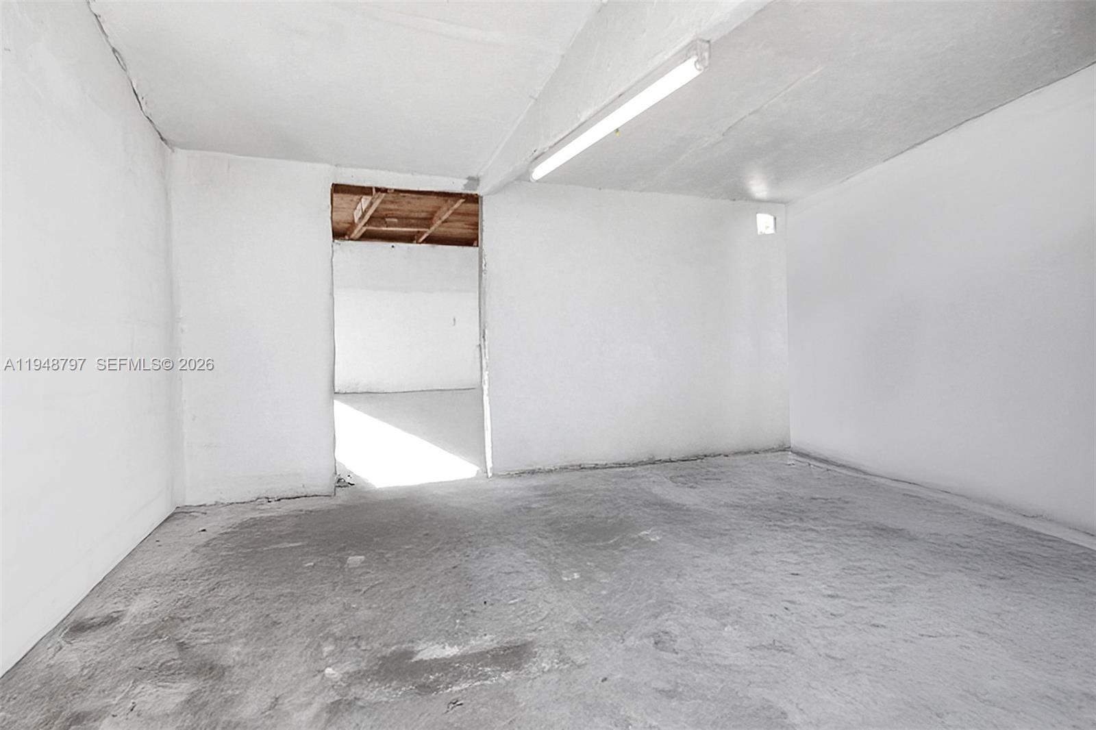 BREEZYWAY MANOR SECOND AD - Residential