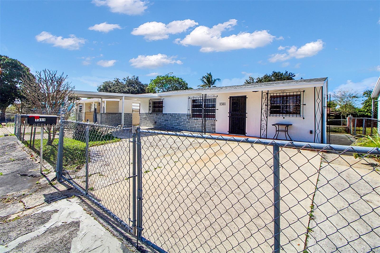 BREEZYWAY MANOR SECOND AD - Residential