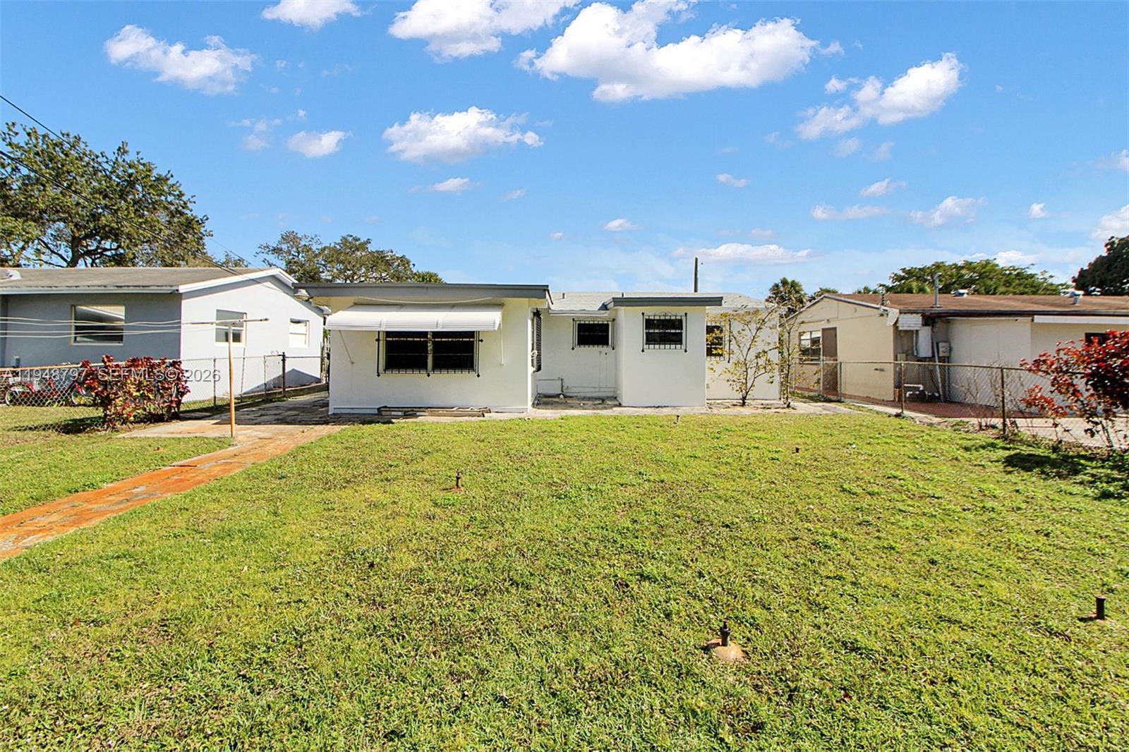 BREEZYWAY MANOR SECOND AD - Residential