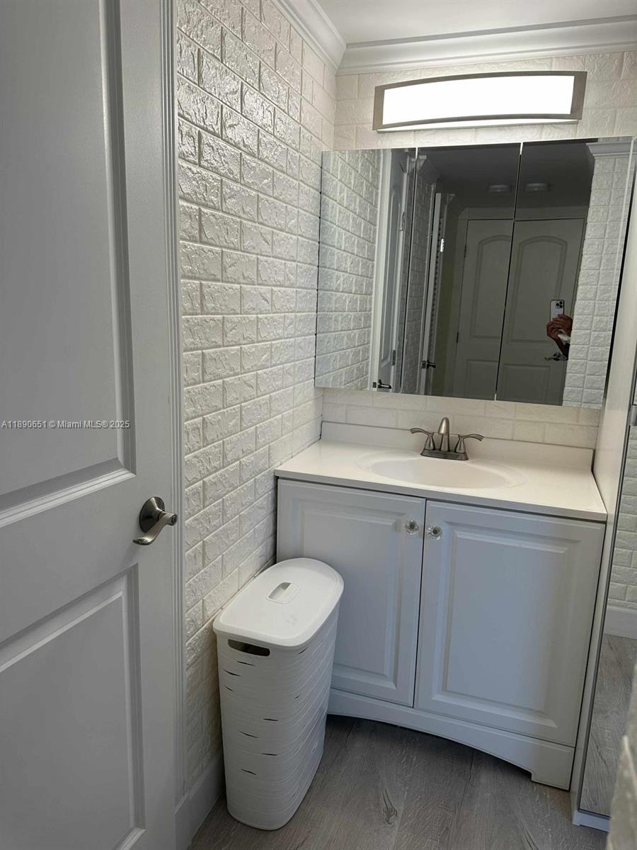 BUCKLEY TOWERS CONDO - EA - Residential