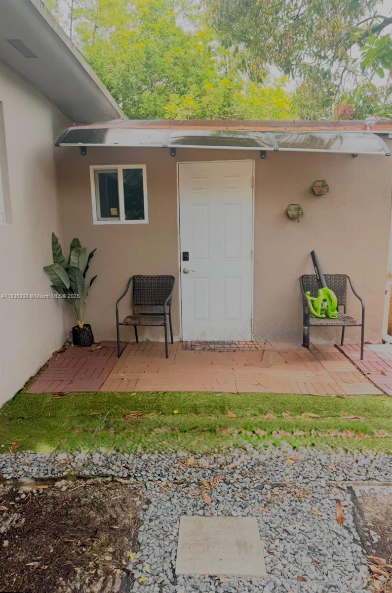 Modern 1-Bed/1-Bath Studio in Fort Lauderdale! Unit with an updated kitchen, spacious living area, and sleek bathroom. Enjoy fresh paint, tile floors, and great natural light. Minutes from beaches, Las Olas Blvd, shops, dining, and easy highway access. Perfect as a sunny retreat. Don’t miss this Fort Lauderdale gem—schedule a showing today!