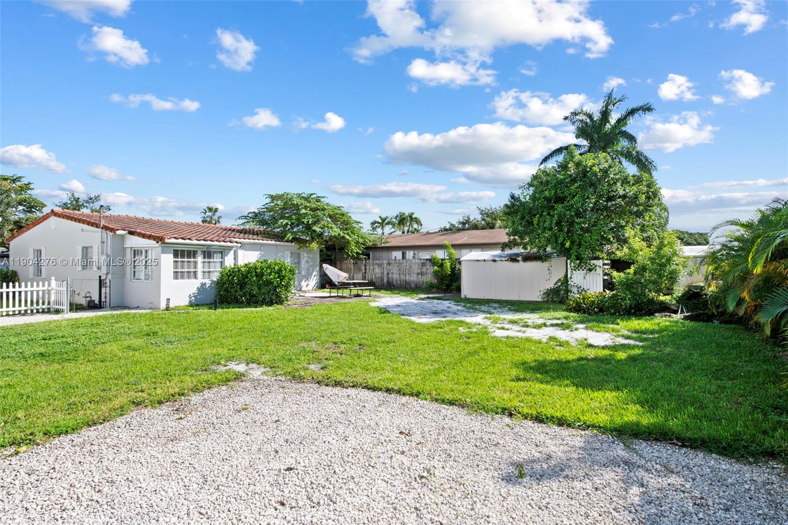 HOLLYWOOD PARK - Residential