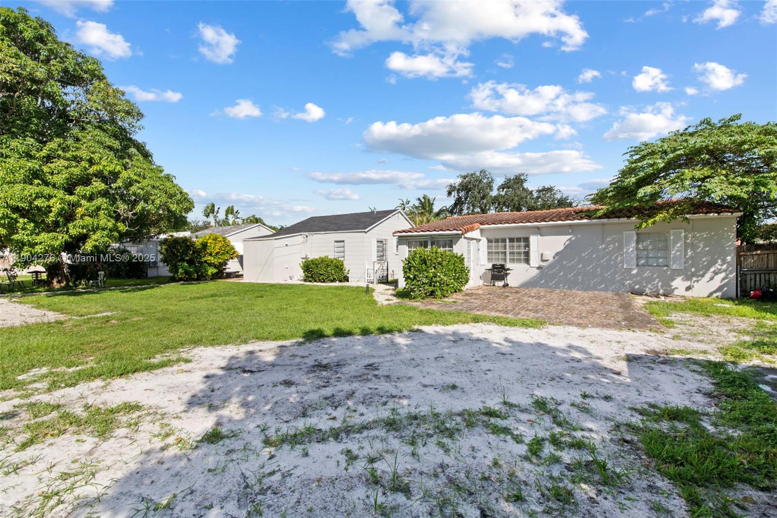 HOLLYWOOD PARK - Residential