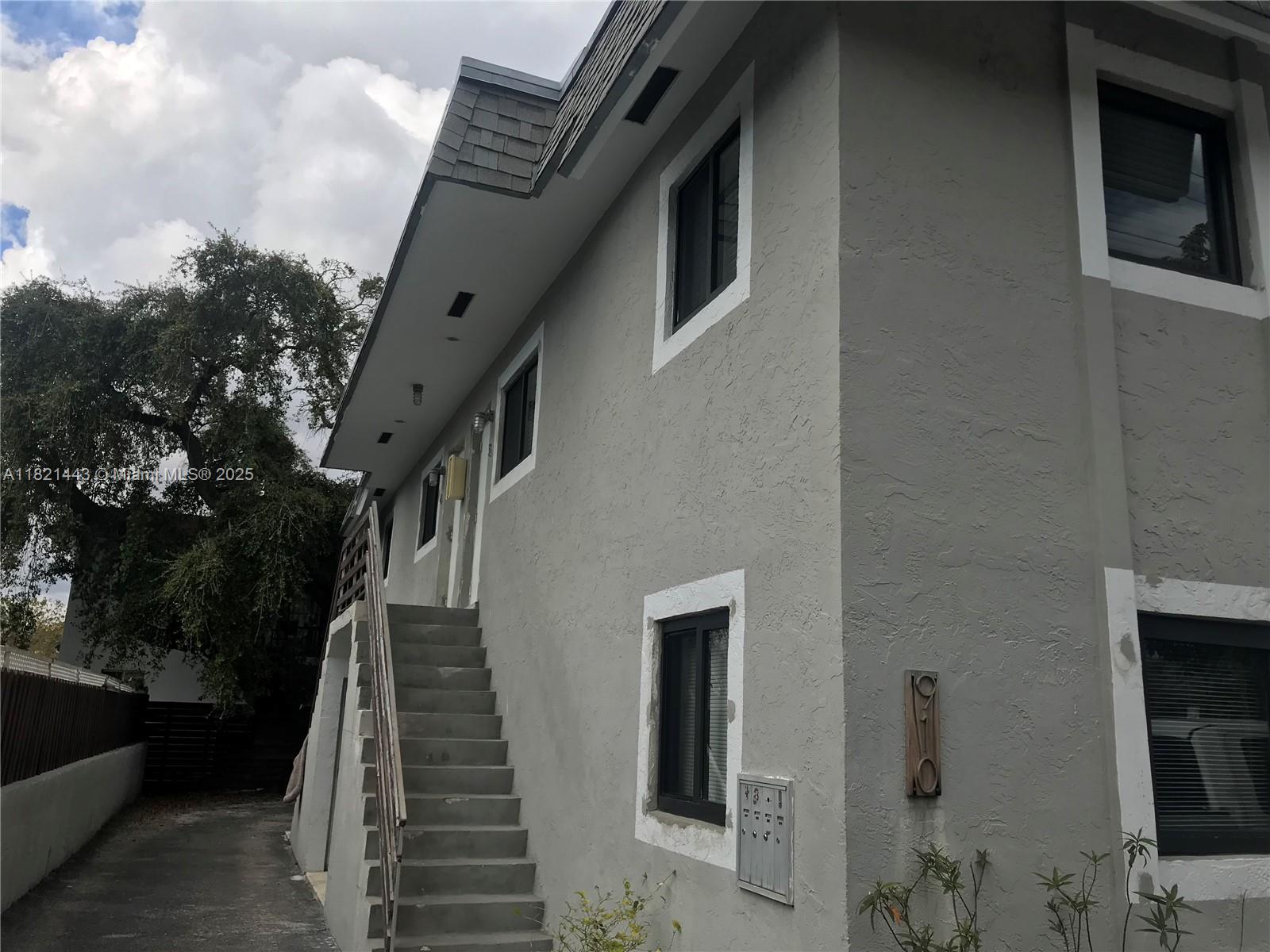 Rental Property at 910 Sw 4th Ave 1, Miami, Broward County, Florida - Bedrooms: 8 
Bathrooms: 4  - $2,600 MO.
