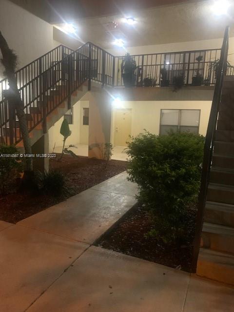 Good location , spacious three bedrooms, two full bathrooms apartment. Luminous, new lamps, new dishwasher and appliance renovated , new water heater , fresh painty , the carpets was clean and sanitanzed, washer and dryer inside the unit, excelente Comunity areas , the unit was deeply cleaned and ready to move in !!!!!!