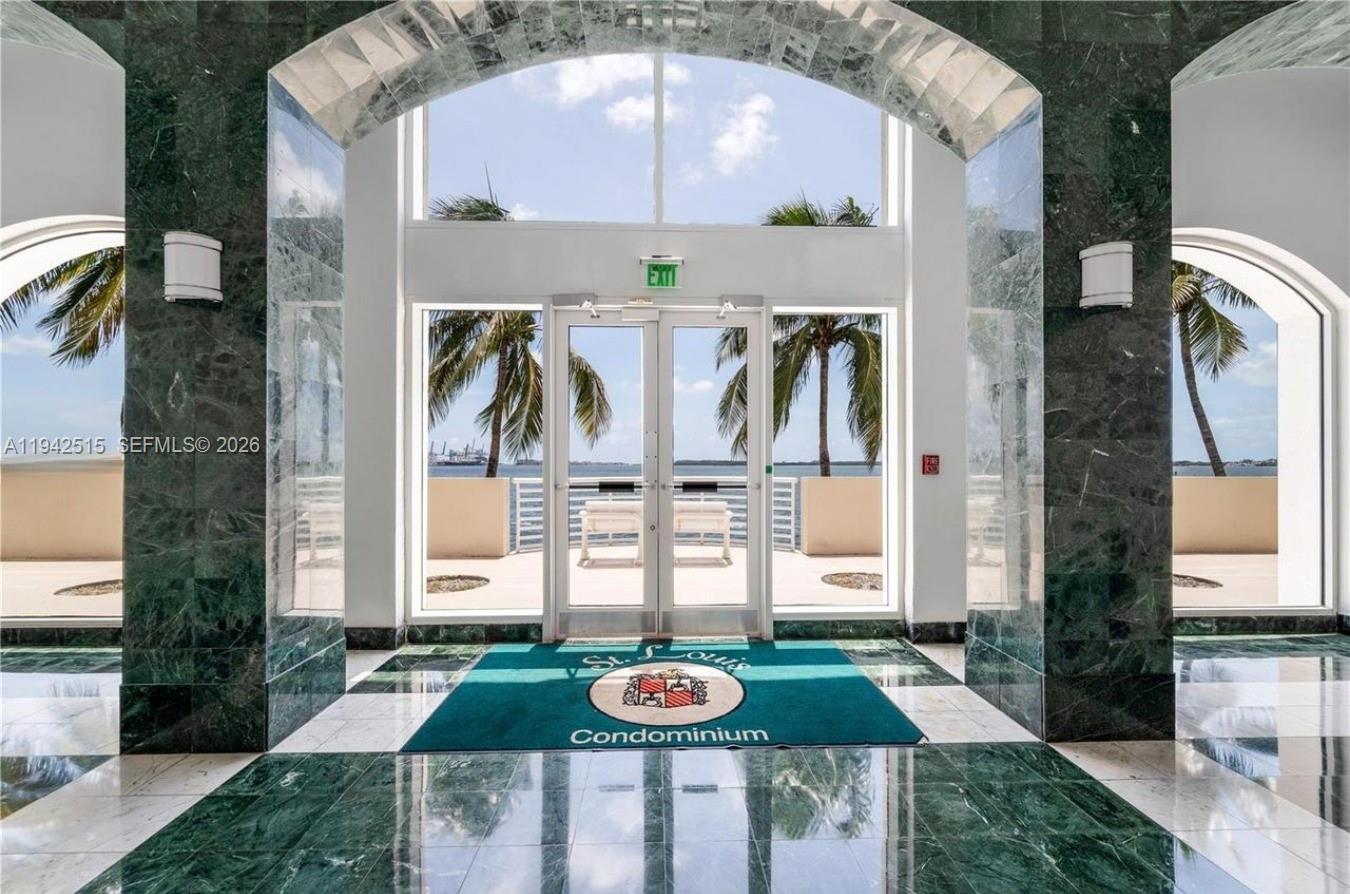 800 Claughton Island Dr 2002