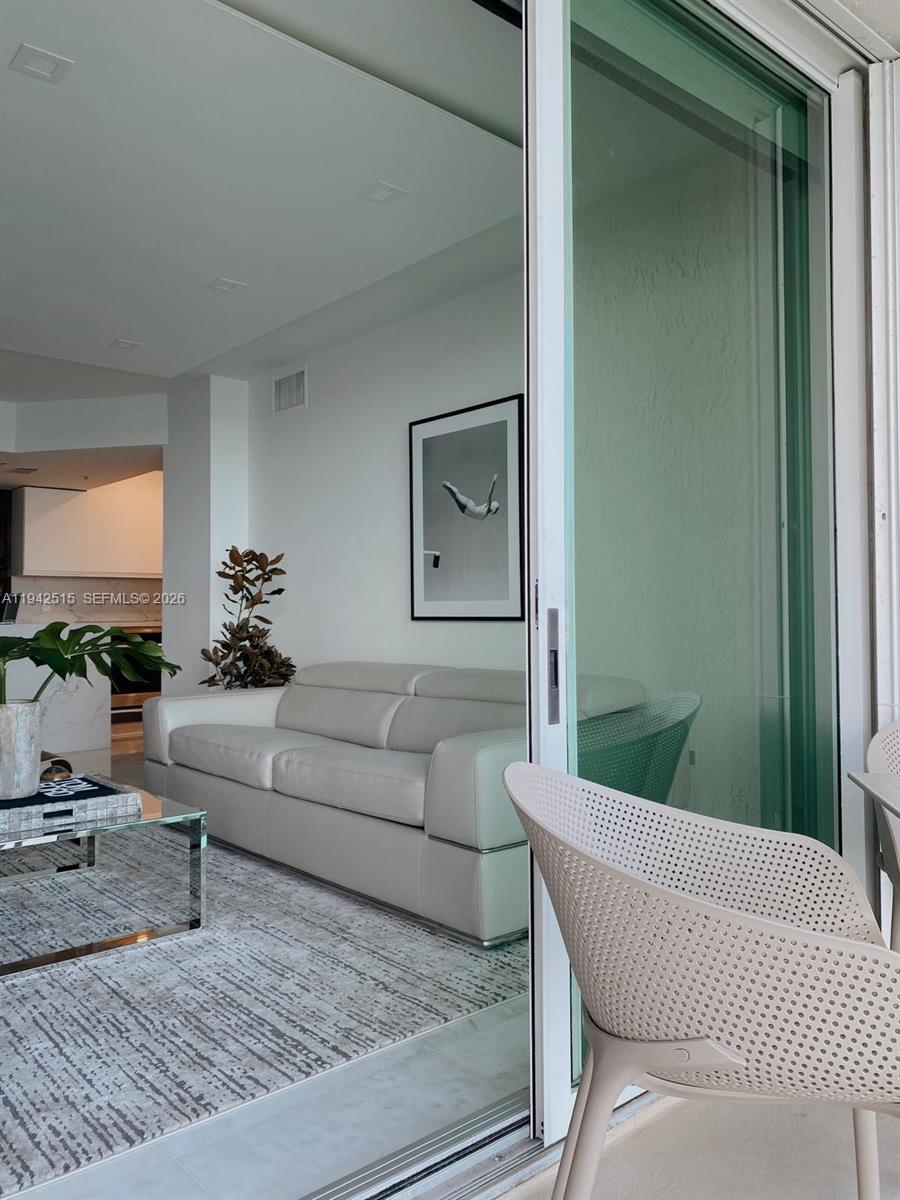 ST LOUIS CONDO - Residential Lease