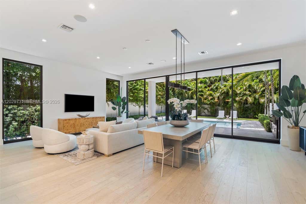 Photo of 907 Witherspoon Ln, Delray Beach, FL 33483 (MLS # A12029731)