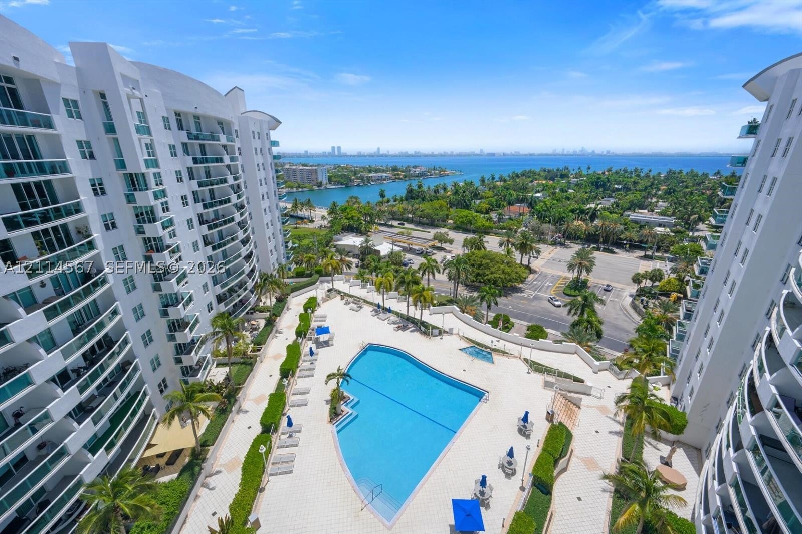 7900 Harbor Island Dr