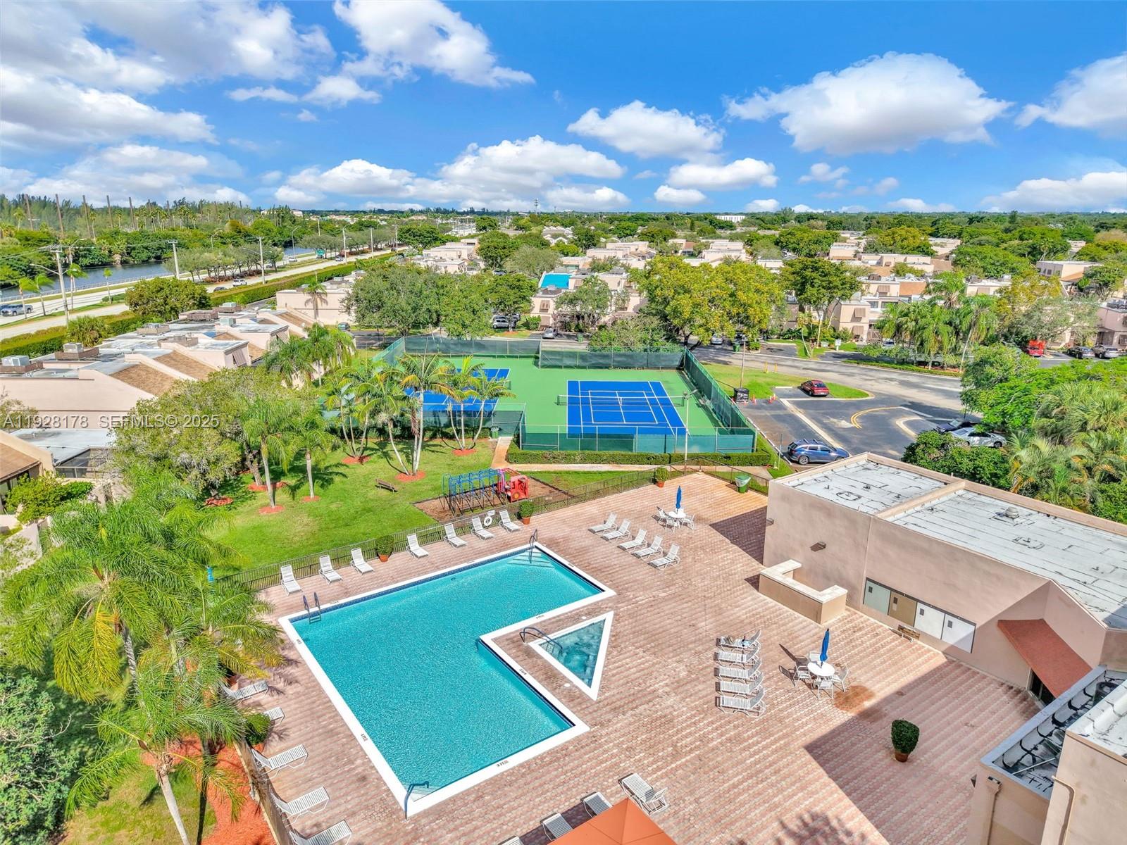 PEMBROKE LAKES SECTION SE - Residential Lease