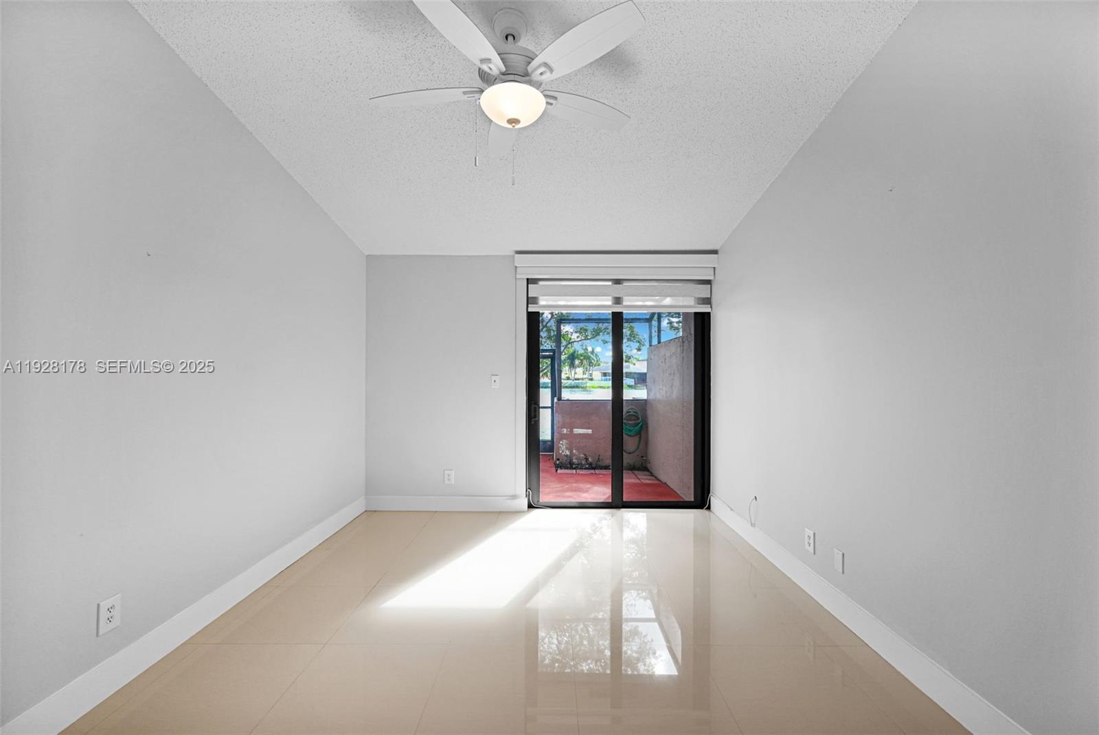 PEMBROKE LAKES SECTION SE - Residential Lease