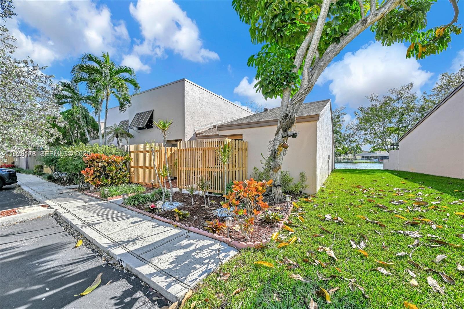 PEMBROKE LAKES SECTION SE - Residential Lease