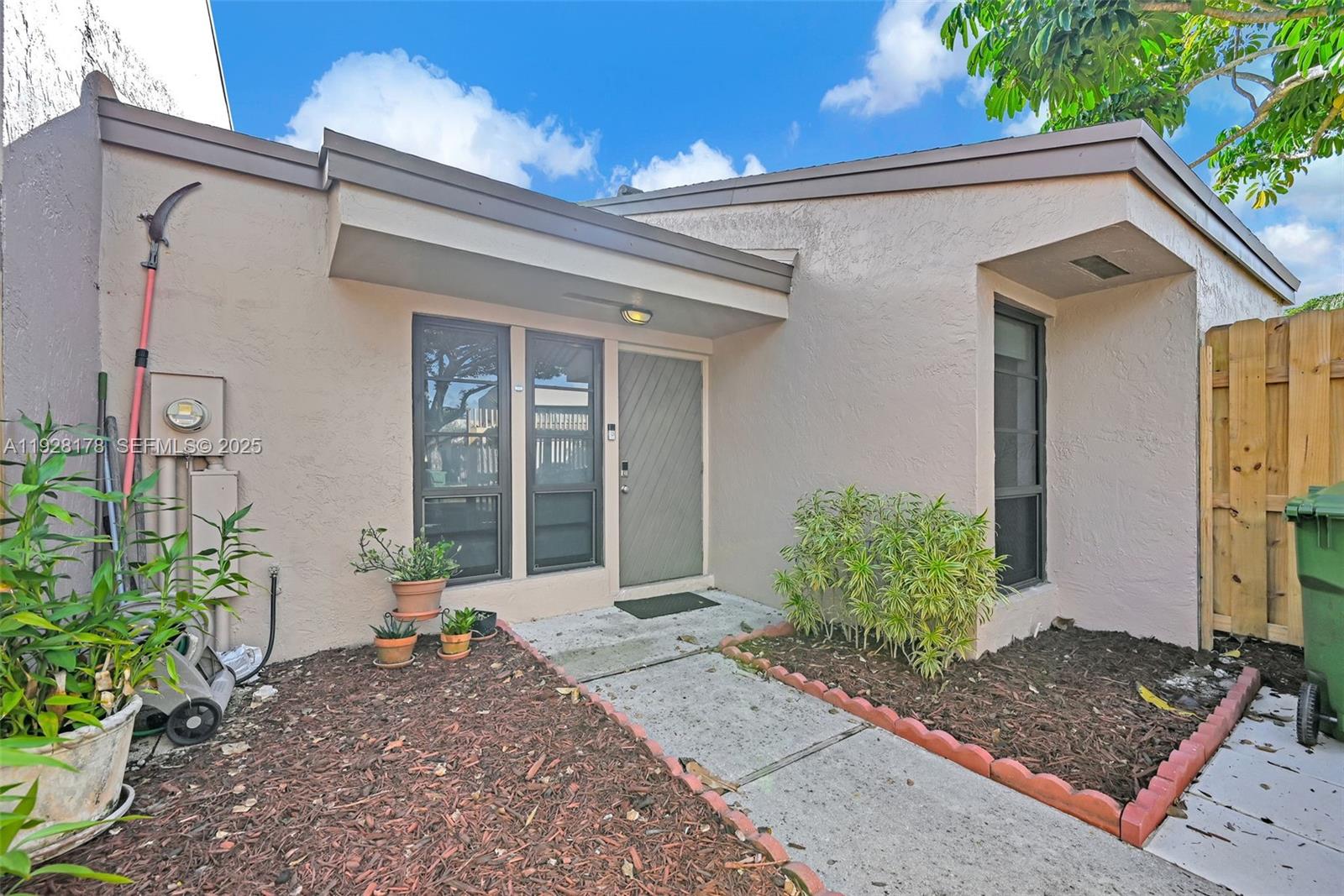 PEMBROKE LAKES SECTION SE - Residential Lease