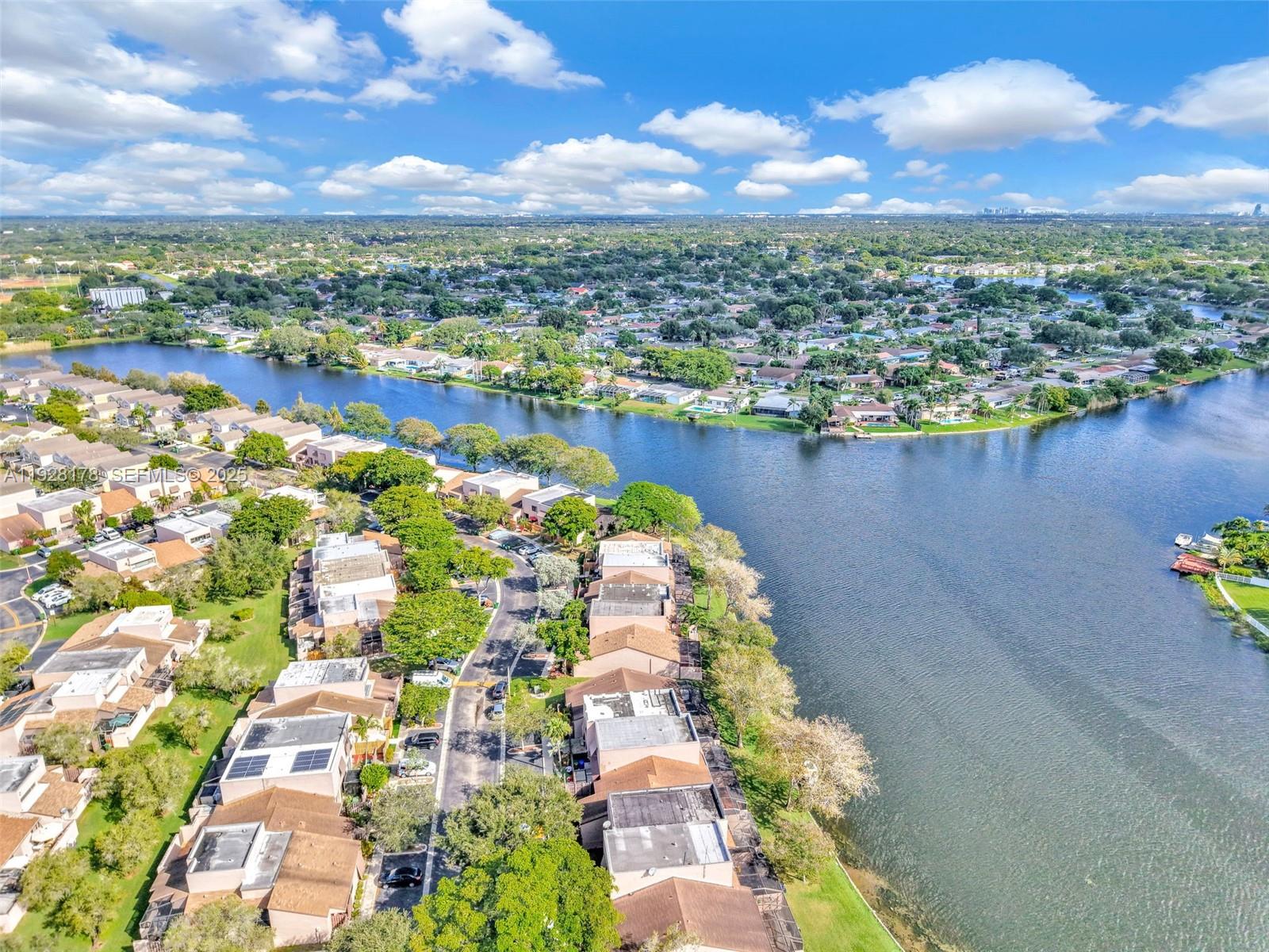 PEMBROKE LAKES SECTION SE - Residential Lease