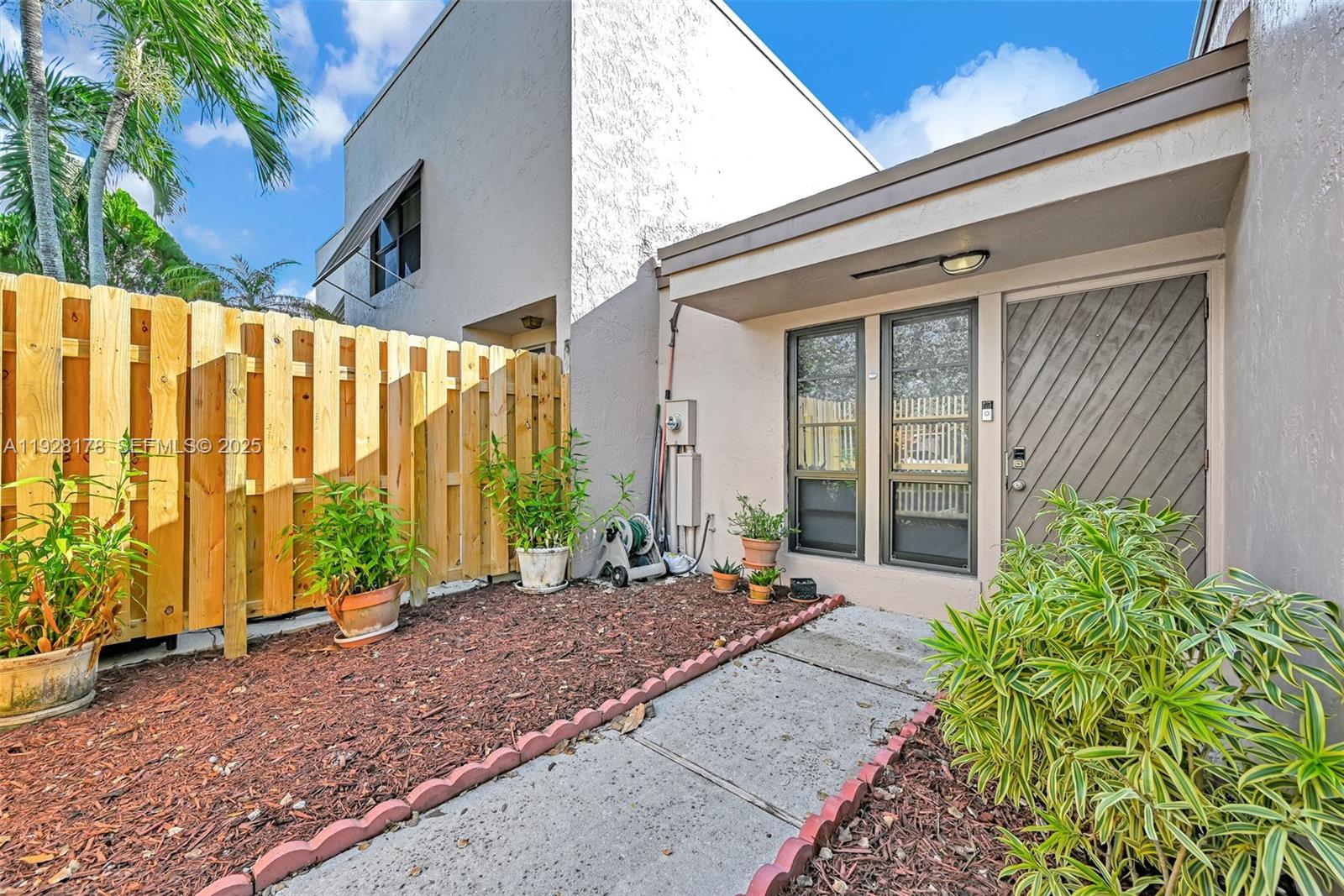 PEMBROKE LAKES SECTION SE - Residential Lease