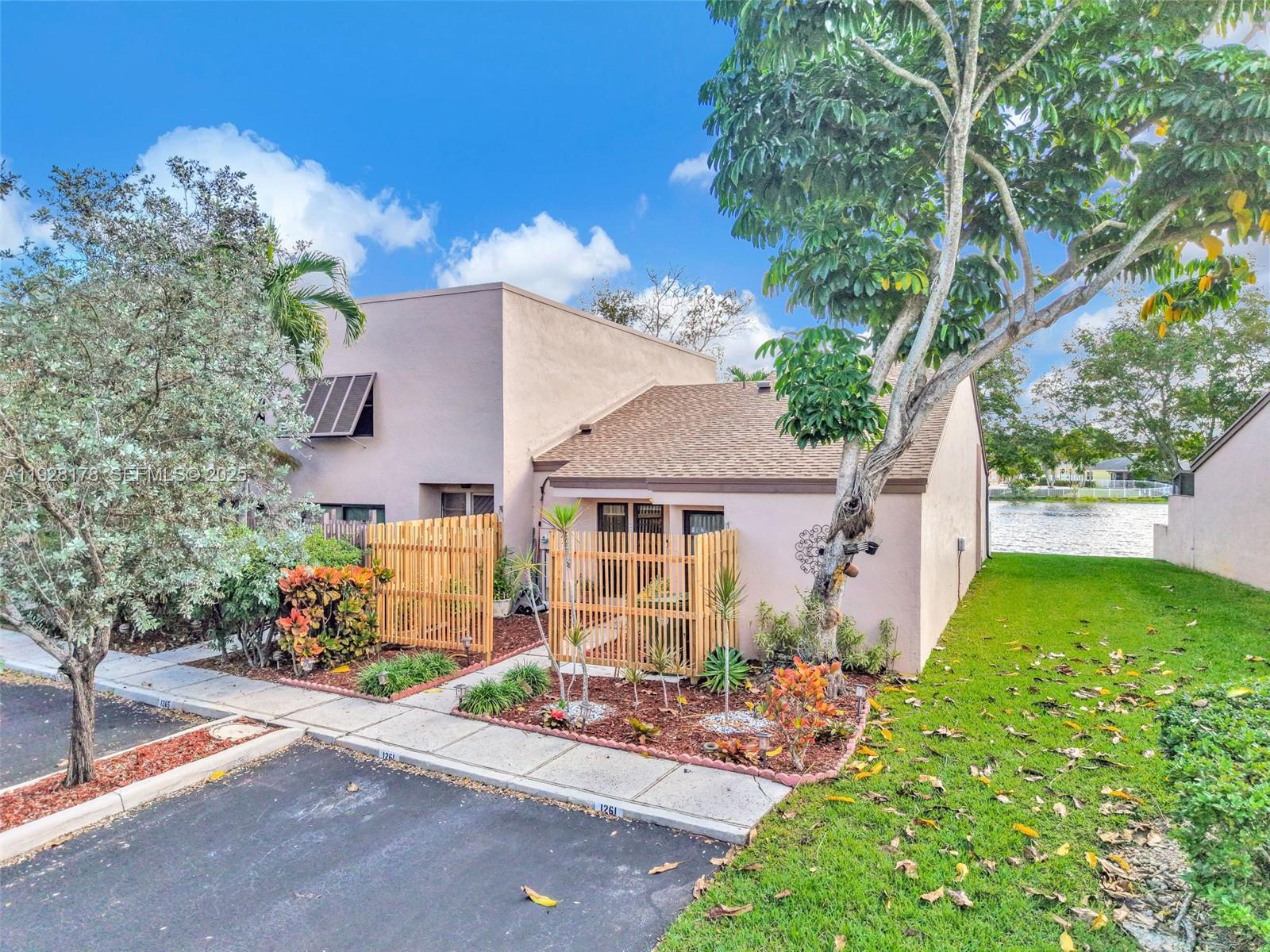 PEMBROKE LAKES SECTION SE - Residential Lease